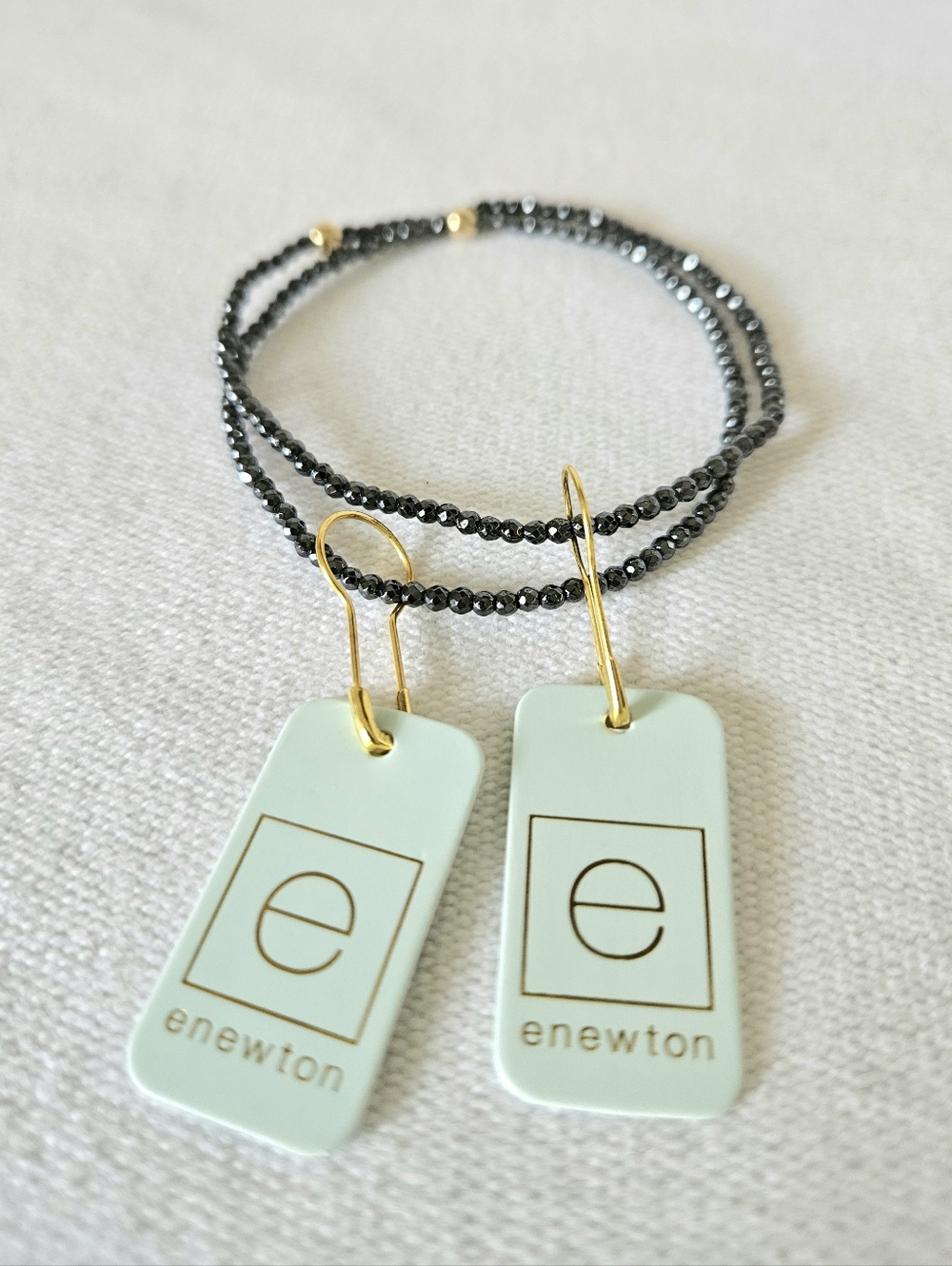 🦝🦝2 faceted hematite 2mm bead Bracelets